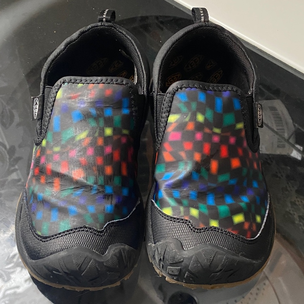 Preowned Keen boys Multicolor Slip-On Sneakers 9 wide